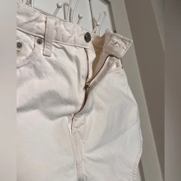 Levi’s High Rise Loose Shorts - Picture 4 of 16